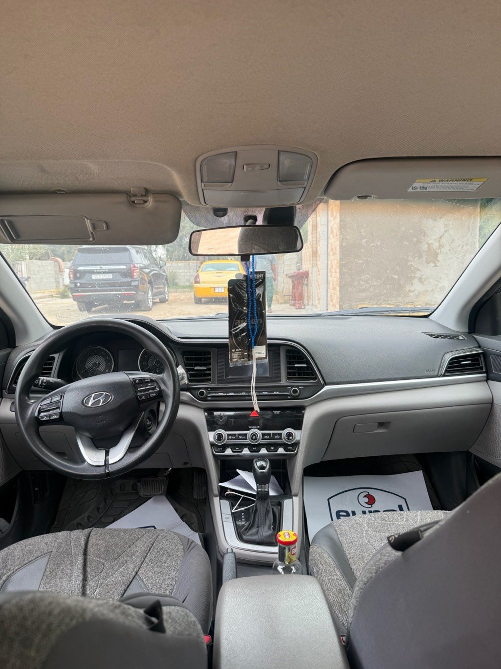 سيارة هيونداي النترا زرقاء بحالة ممتازة مع هيكل خارجي نظيف جداً. الداخلية مرتبة ومجهزة بمساند مريحة. ممشى السيارة قليل ومحافظة عليها بشكل جيد. الجاهزة للاستخدام الفوري.