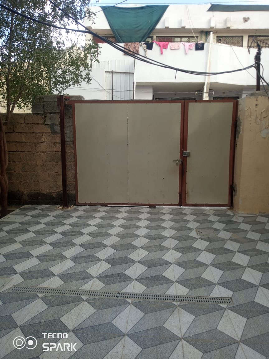 بيت للبيع زراعي مساحة 300متر في بهرز باب الخان يتكون من كراج وحديقة وصالة واستقبال وغرفة نوم ومطبخ وصحيات الطابق الثاني بينونة وغرفتين السعر 80 الاتصال على الرقم ***********
