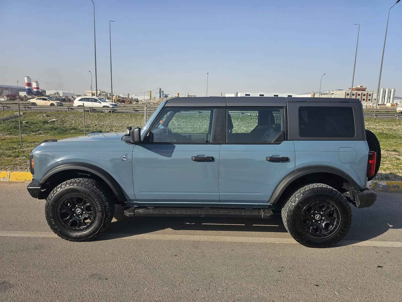 فورد برونكو 2.7 .... V6 مواصفات Black Diamond
سقف بلاستك مرغوب لون مميز 
مكان اربيل 
ماشي فقط 28 الف ميل فقط
الحادث خفيف تبديل جاملغ سائق فقط
للاستفسار ***********
***********
السعر جوه السوك 320 وبيه مجال
