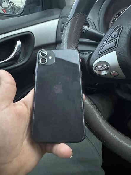 للبيع ايفون ١١ عادي ذاكره ٦٤ بطاريه ٧٤
جهاز مبدل فقط. شاشه اصليه فيس ايدي شغال 
سعر ١٧٥ قفل 
مكاني بغداد بلديات 
***********
