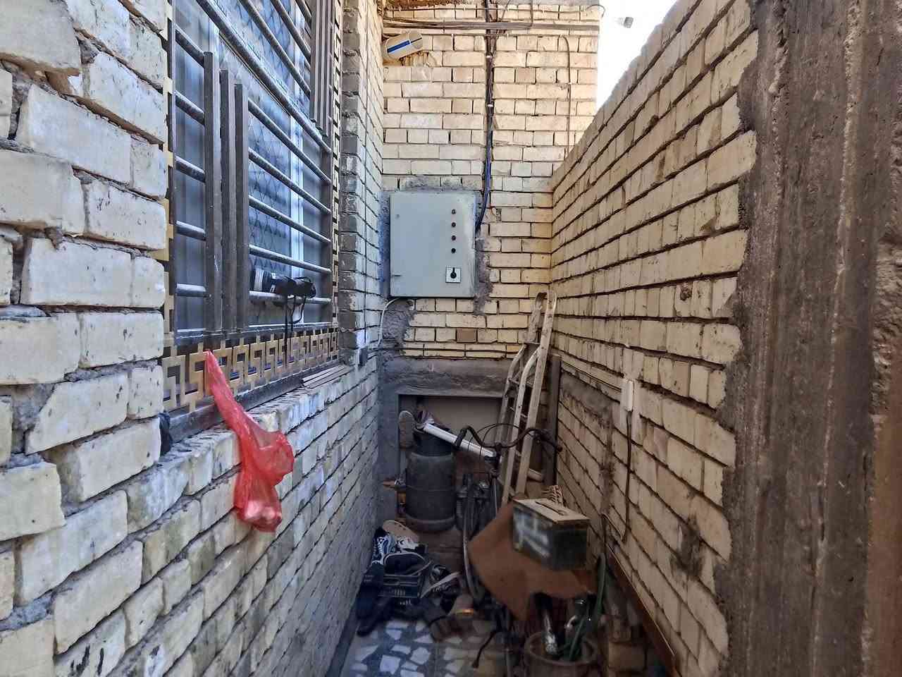 السلام عليكم بيت ب الانتفاظه الثانيه مساحة 100 متر طابو صرف بناء طابقين حديث قرب المحافظه الجديد الاستفسار على الرقم ***********
