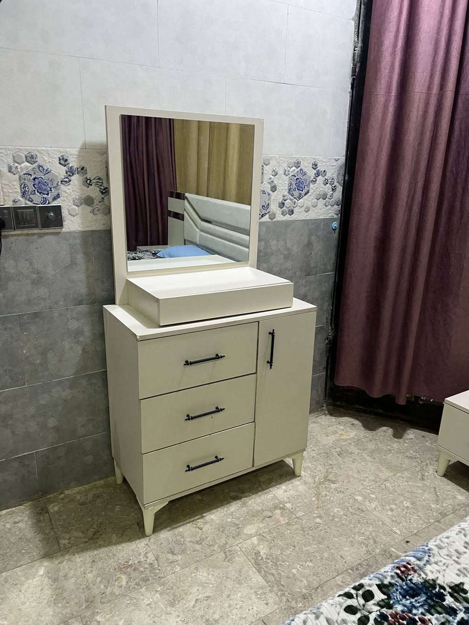 السلام عليكم غرفه خمس قطع للبيع نظيفه السعر٤٥٠للاستفسار اتصل على الرقم *********** كربلاء, العراق
