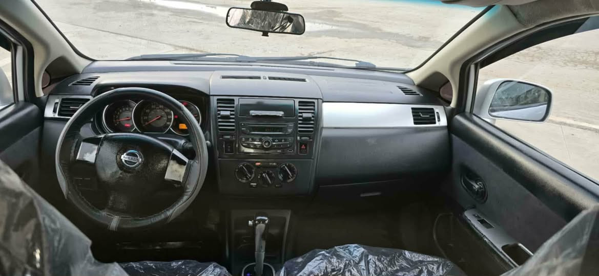 نیسان ڤێرسا مۆدێل 2008 سلڤەر
سەیارەکە ساغە مووس و بڕاوەبەشەرت بۆجوانی کورەکراوەتەوە چەمپێکی بچوکی پێشەوەی هەیە           گێر و مەکینە بەشەرت
سەیارەکە علوجە کەفالەتی مەدەنی بەشەرت 
سعری :43گەڵاومحامەلە
شوێن :ڕانیە
ژ.م. ***********
