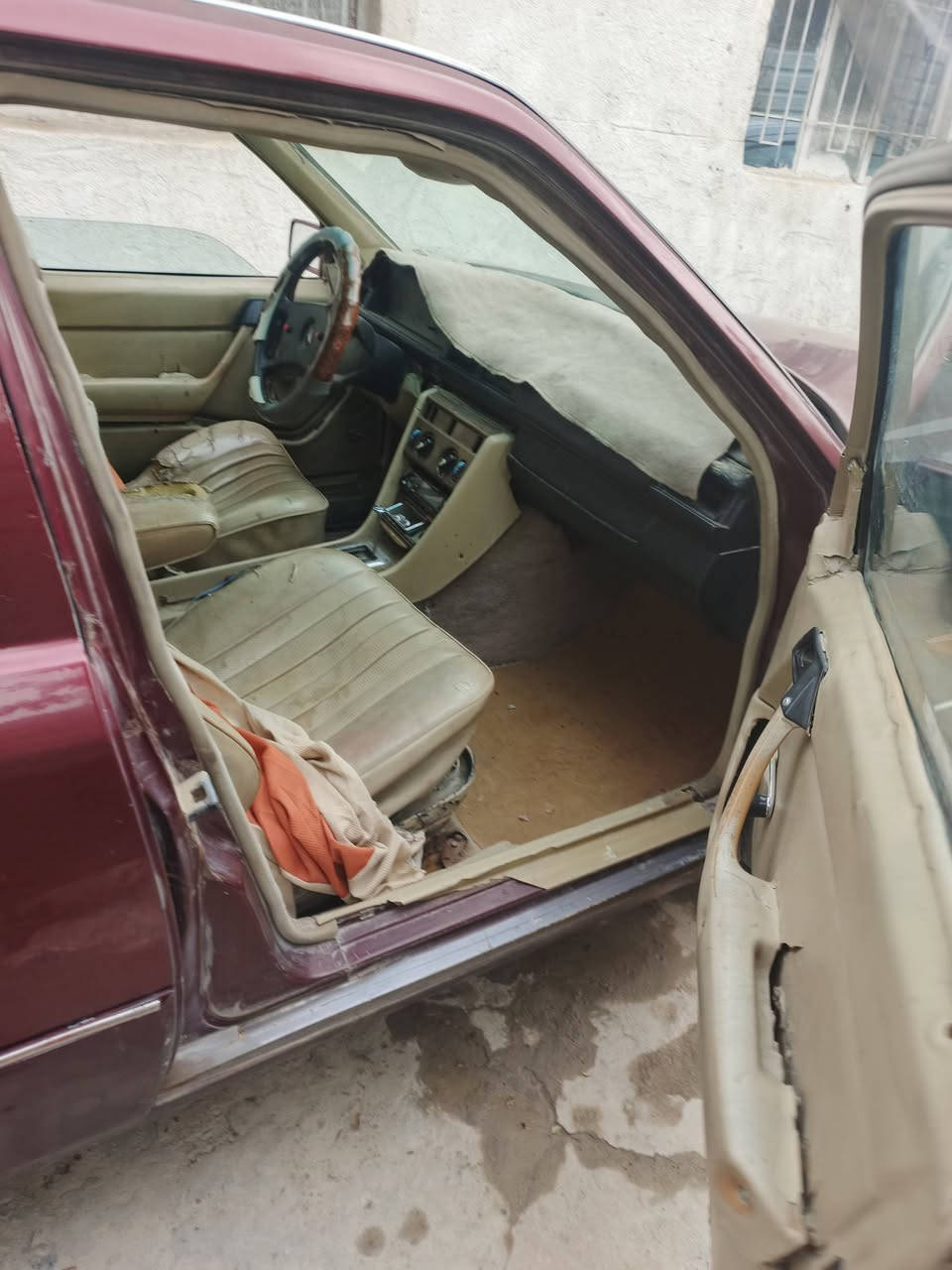 سلام عليكم مارسدس  دب للبيع رقم انبار راعيهه موجود يداور وكاله بسمي موديل ٩٢ سيارهه جاهزه كير مكينه حداديه جدد السعر ٣٨ وبيهه  مجال مكان السياره بابل محاويل الاستفسار ***********,,,,***********
