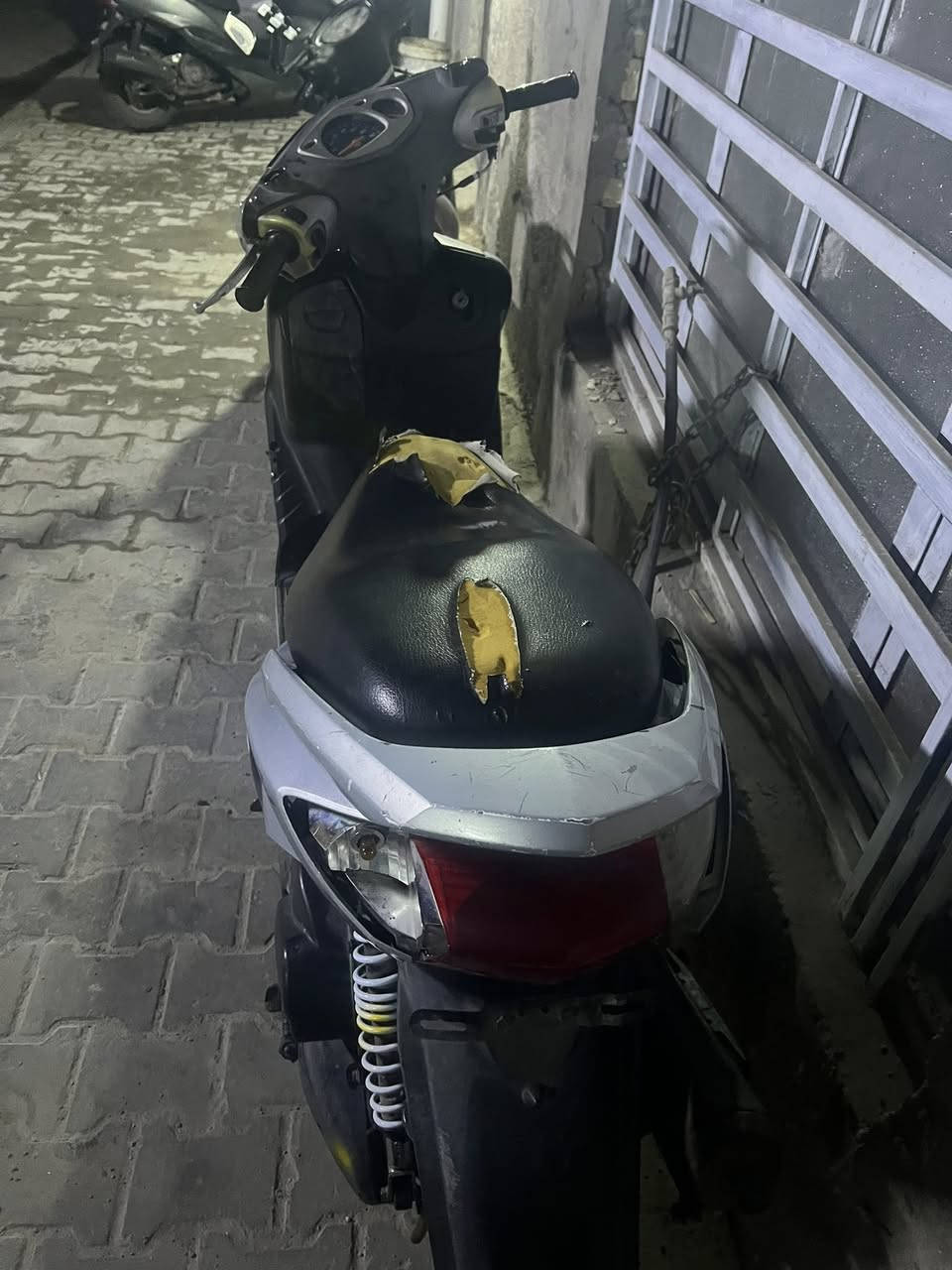 سكنس نثيه دراجه يرادلها تعديل بل كفرات كهربائيات شغاله كلهن نكرة سلف تجي تفحص مكينه بيدكً دارجه نصبتها حلوة ومكينه مكفوله على ايدي الدراجه دهن امزويل الاصلي احطلها  عداد السرعه واكف فقط 375 وبيها مجال


**إذا كنت صاحب هذا الإعلان وتريد حذفه لأي سبب، رجاءا أرسل رسالة إلى الدعم الفني**