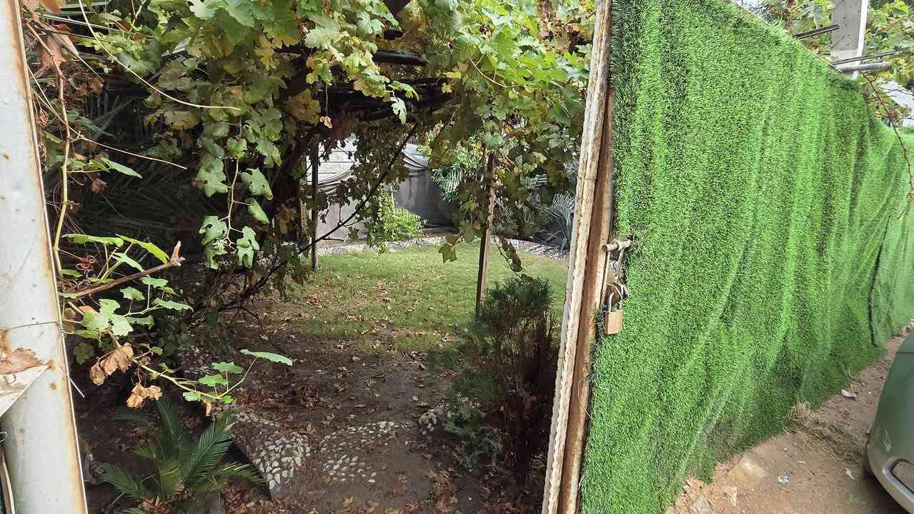 سلام عليكم
بيت للبيع حي الشهداء قرب مكتب الرشيد خلف شارع الصياغ ١٢٢ متر على ساحه مع حديقه طابق واحد السعر ١٤٠ مع المجال 
*********** ابو سجاد
