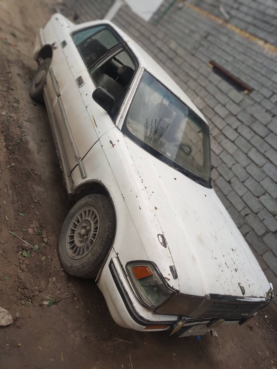 السلام عليكم سيدان للبيع عوزه ترتيبات مكينه ونجي كير بيه النمره 3 ماتجي سنويه صار سنه من ساقطه
تايرات حداديه جدد
عدي وكاله عامه 
مكانه شطره السعر 23 بيه مجال قليل
***********
