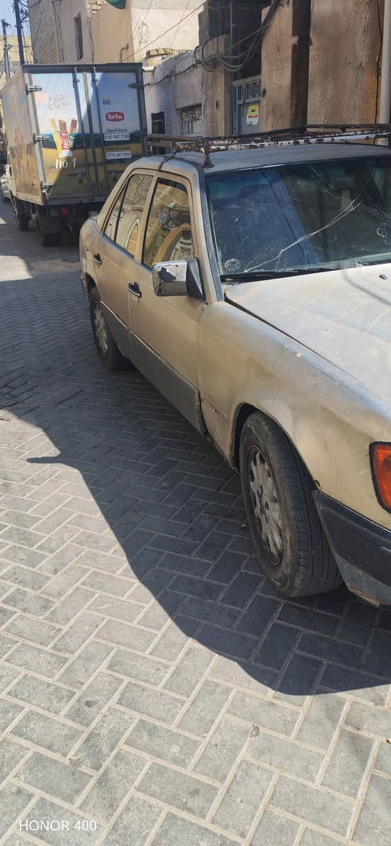 سلام عليكم للبيع دب ٢٣٠ كير ومحرك بطة خير من الله 
السيارة طاك بيهة القاعدة مال دبل الأمامي ابيع على وضعها رقم بغداد ومكان السيارة بغداد مدينة الصدر قطاع ٦٩ 
رقم الهاتف  ***********
