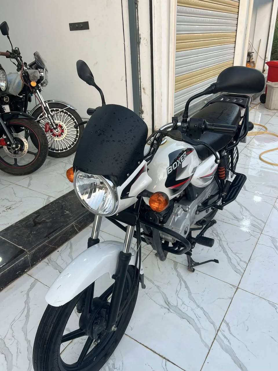 سلام عليكم دراجه بوكسر موديل 22 نضافت 25 مرقم لوحه سنويه انكليزي مكفوله كفاله عامه ماشيه 35000 الف دراجه كارتون مكاني ديالى بعقوبه خرنابات وره سيطره ثاني شراي يتصل ويدلل *********** 
يتوفر نضام النقد والأقساط على ماستر الرافدين
