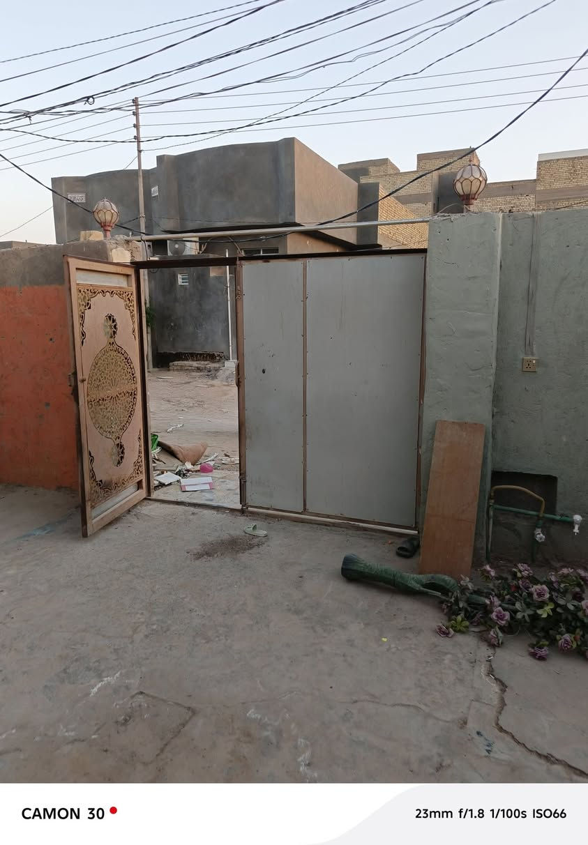 بيت الايجار 200متر قرب الاميرات وجامعة الكفيل شارع 60 العرضي يجار300   رقم***********
