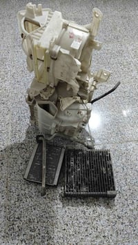 عندي هاي الغراض مال كورلا بيكاتشو 2007 غلاف دشبول +دكتات والفريز البار...