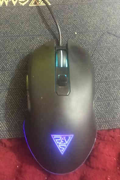 السلام عليكم pc للبيع السبب عدم تفرغ بيس نضيفه والله مامستعمله بشهر مره بيه مجموعه الاعاب من ضمنهن GTA5 مواصفات موجوده بصوره وياها كيبور وماوس وشاشه وups 1200 واط مكان بغداد دوره لايتوفر توصيل السعر ٦٠٠ وبه مجال اتصل وبيك خير ودلل *********** والله مستعجل على بيعته وسعرها مناسب
