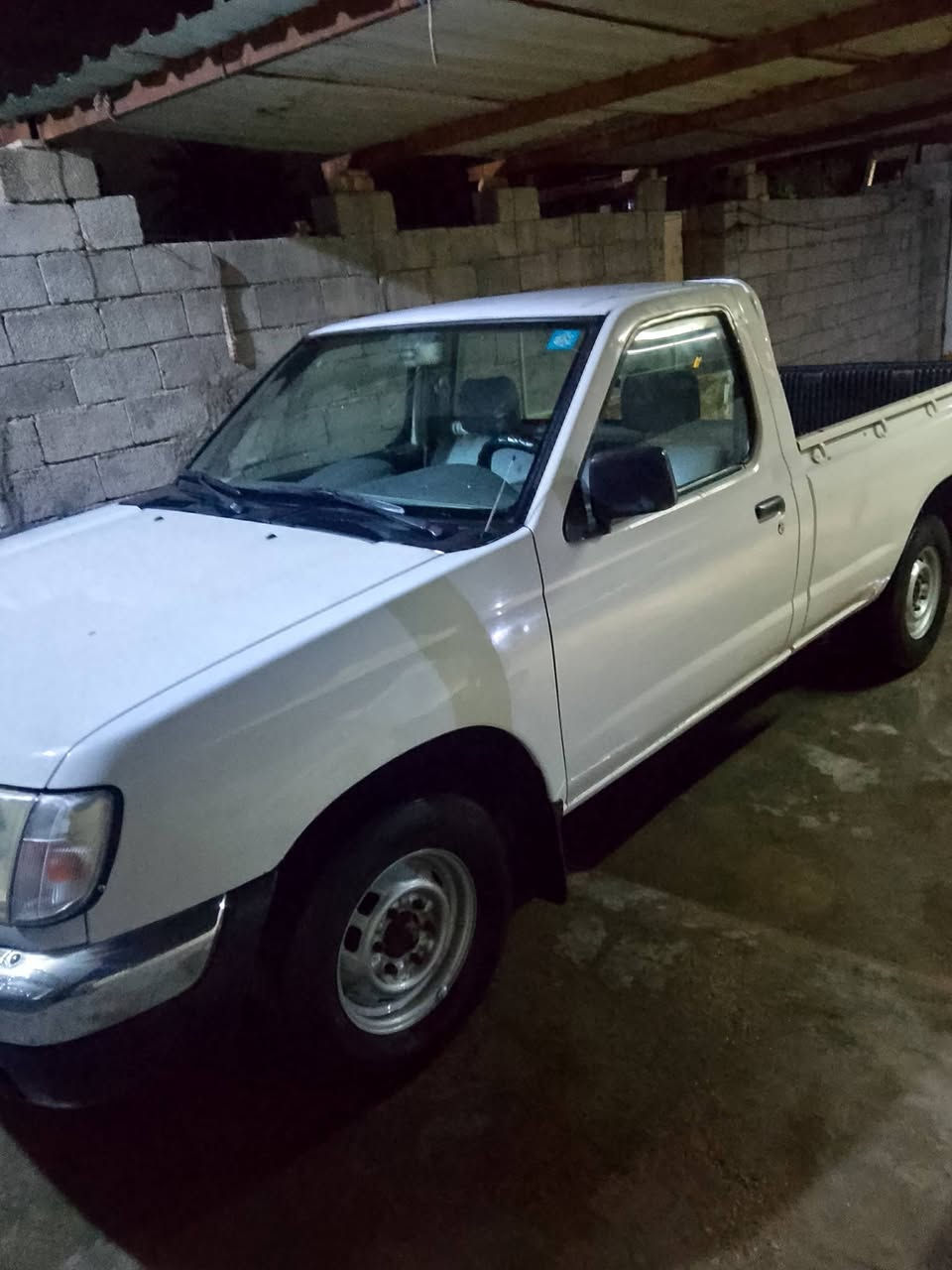 السلام عليكم ورحمه الله وبركاته بيكم نيسان للبيع موديل 2002 رقم بغداد انكليزي شاصي  وكير واكسن ومحرك وكشر خير من الله سياره بلا ديه بيه صبغ بكانات مال تكشير سعر 75 وبيه مجال لشراي يتصل على الرقم *********** مكان سياره ديالى سنويه لحد 2027
