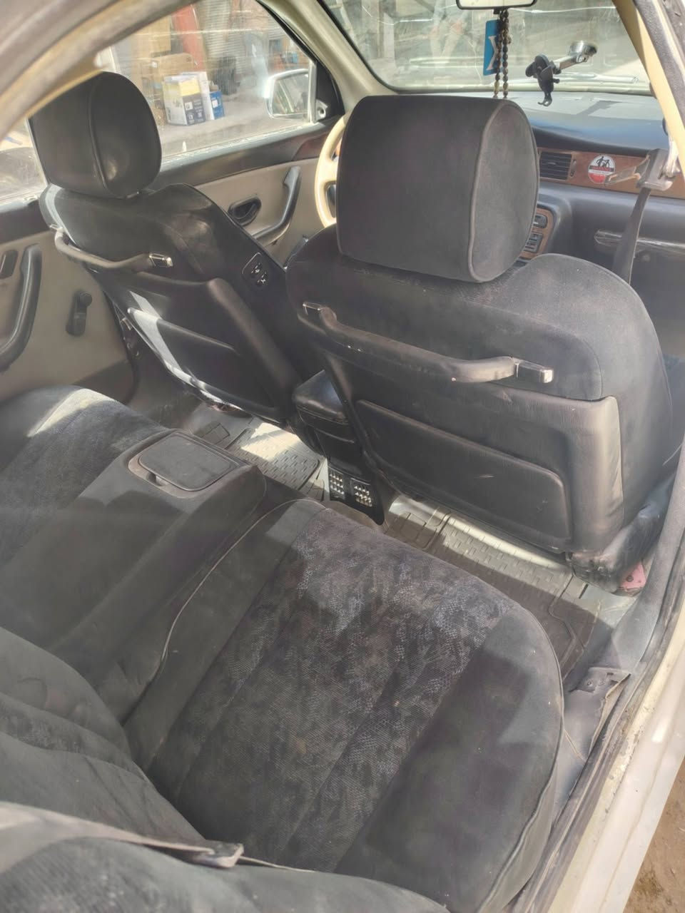 السلام عليكم سمند للبيع موديل ٩ سياره ناشفه
مكينه +كير انضاف 
حداديه نضيفه 
تخم تاير جديد 
سياره خير من الله سياره ما عايزه شي مكينه قبل فتره مبدله سياره نضيفه مال جناي 
سنويه 2027 رقم جديد دولي السياره بأسم صديقي مداور ثاني يوم  السعر 32 وبيه مجال للشراي 
للستفسار الاتصال ***********
