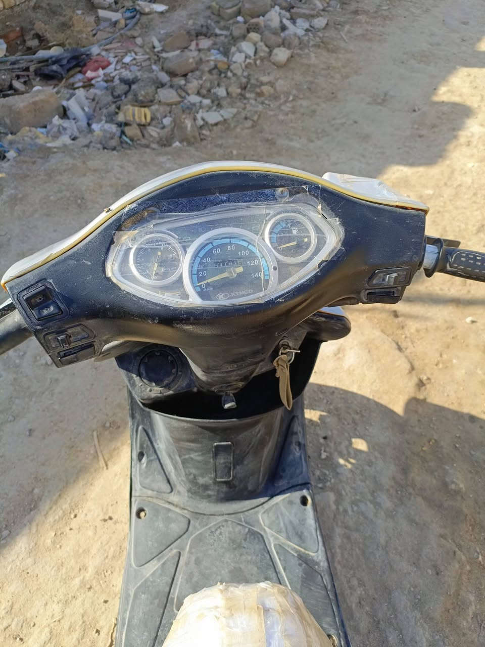 دراجة G4 للبيع
دراجة طافية امس طفت ما اعرف شبيهة الله شاهد لا اخذتهة للتصليح ولا اجة واحد فحصهة وحق الحسين الشهيد ما اعرف شبيهة ادير وماتشتغل. 
دراجة جانت شغالة وكلشي شغال بيهة لايتات عالي ناصي بك لايت اشاير اصطاب شغال سلف كلشي شغال مابيهة نقص. 
مكاني ناصرية مركز السعر 175 الف ***********
