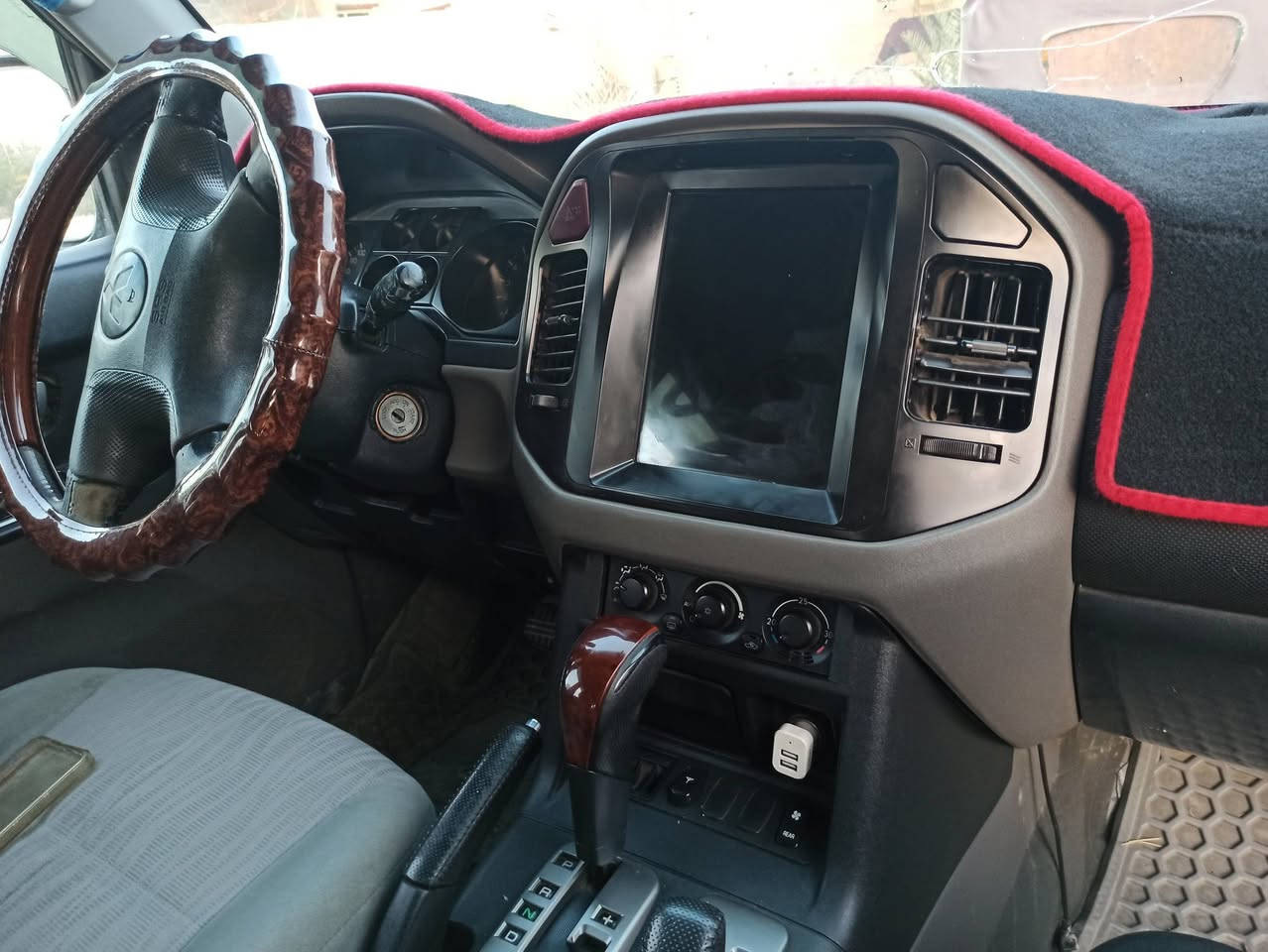 باجيرو مديل 2006سياره جاهزه مكينه كير حداديه تبريدتدفئه رقم بغدادسنويه 2029
سعر 85وبيها مجال ***********
