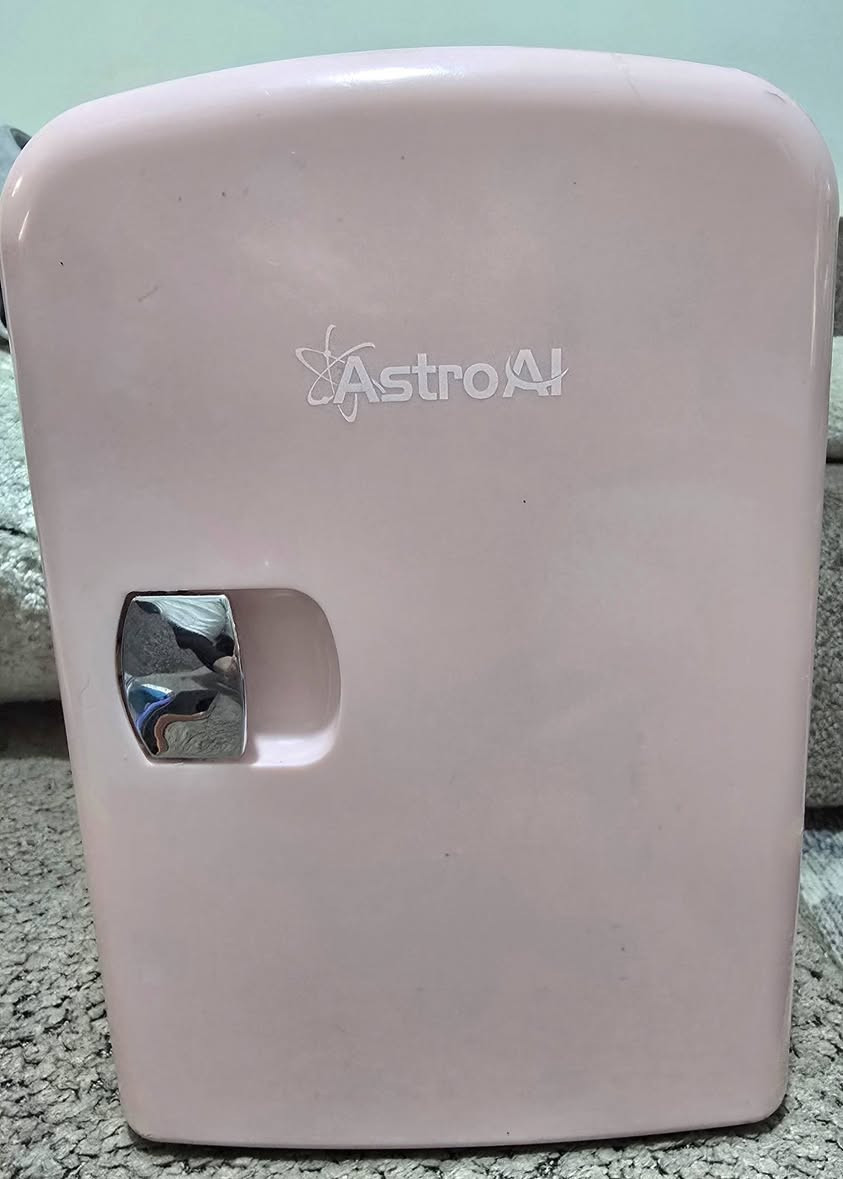 السلام عليكم 
ثلاجة تشتغل على الجداحة وعلى الكهرباء
السعر 50 الف 
للتواصل على الرقم : ***********
