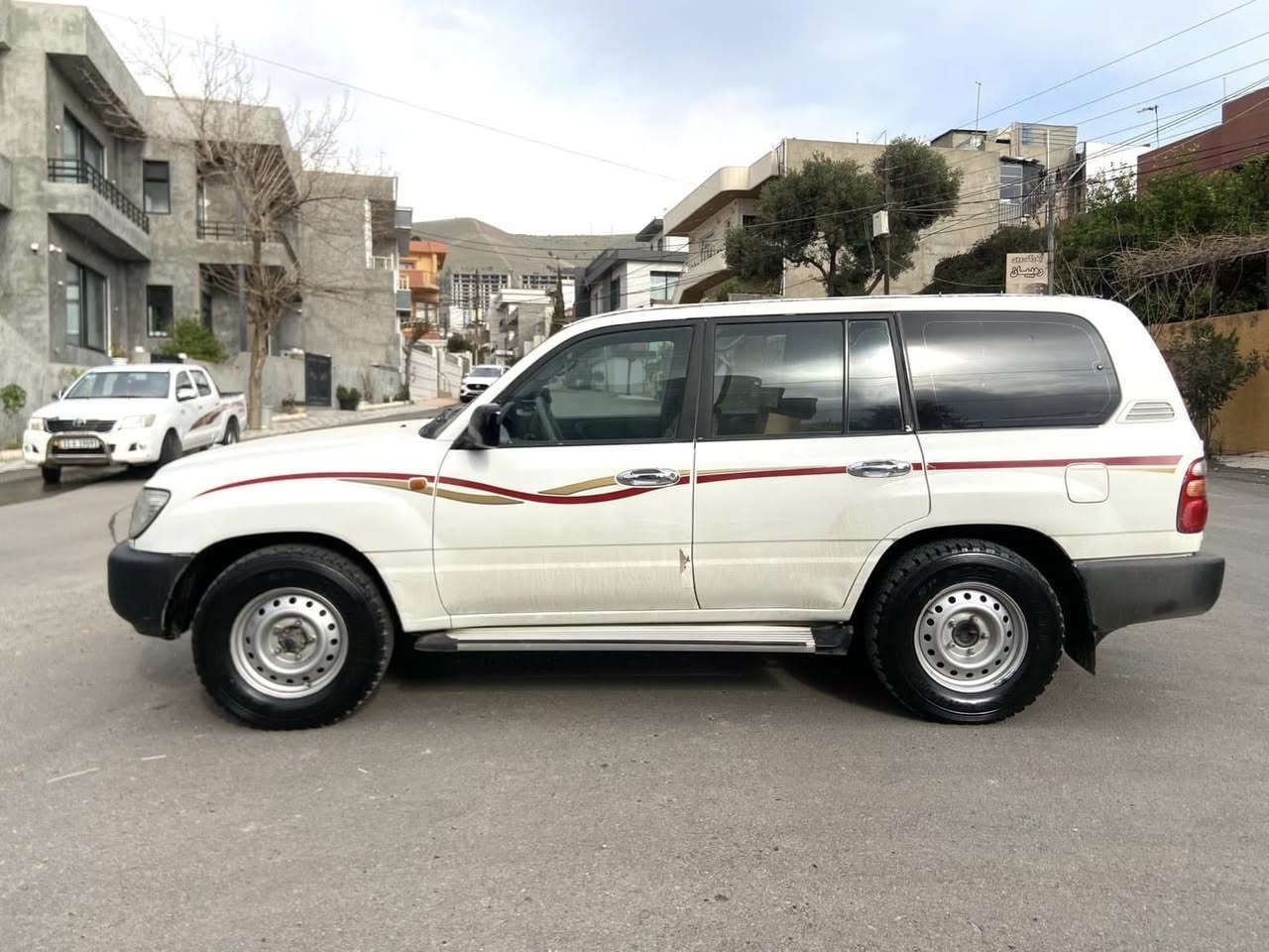 مۆنیاک ٢٠٠٢
١١٢ گەلا و معامەلە
فول عادی
تەبرید لە سەر سویاچ
بەناوی خۆمانەوەیە 
٤ تایە تازەی دەنلوب لۆک بۆ بەسراوە
٤ ویل لۆک
کوشن و گاعی تی گیراوە 
دەبل فلچە 
داژبل و ناو درگا لۆک شوختی نیە 
عام بۆیاخە و بە شەرت ئەوەی وڵگەراو  نەبیت 
پیش و دوای کەپسە دەعمی نیە 
شان و سەقفی بە شەرتی وەلگەراو نەبیت 
سەیارەکە بی مەسرەف و گیرو مەکینە و دەبل ئەکس بە شەرت نە دوکەل نە بوخار نە سەوت یاتاق نیە 
١١٢ گەلاو معامەلە
ئ***********
