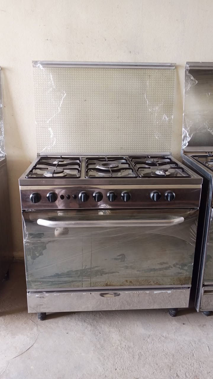 طباخات مصرية درجة اولى السعر 215وبيهن مجال كاونتر وسنك 150وبي مجال ***********
