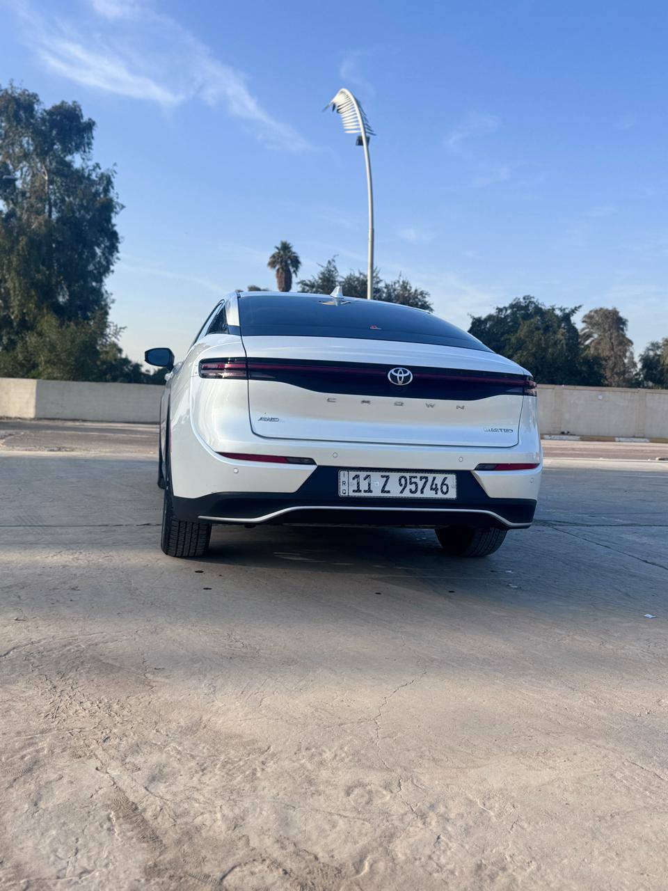 السلام عليكم ورحمة الله وبركاته سيارة كراون للبيع موديل 2023 limted السيارة فول 1على 1  مواصفات السيارة
1- بنوراما 
2-  كشنات كهرباء خزن ميموري 
3 - تدفئة وتبريد كشنات امامي 
4- تدفئة كشنات خلفية 
5- قيادة ذاتية كروز وبيها بعد هواية مواصفات من ناحية القيادة 
6_ شاشة + سماعات. JPL  
7 - مري شفط + هيترات مري 

حادث السيارة جاملغ امامي + تبديل بنيد 

السيارة مكفولة من ناحية الشواصي والبدنة 

موجودة صور الحادث موجود سونار 

ممشى السيارة 84,000 كم 

السيارة مابيها اي نفص جاهزة من كلشي 

عنوان / الغزالية / ش مدير الامن 

رقم الهاتف : ***********  واتساب اتصال

السعر : 290 💵 وبيها مجال بصيط للشراي
