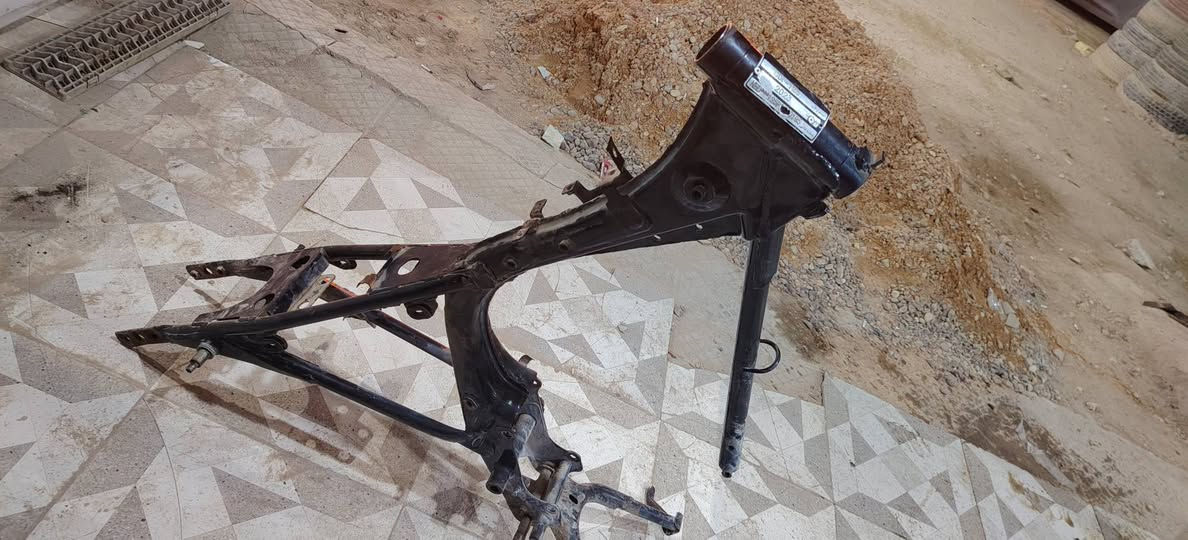 سلام عليكم شباب شاصي أيراني اصلي مديل 23 نضيف اروق كامله السعر 500 مكان نجف ***********
