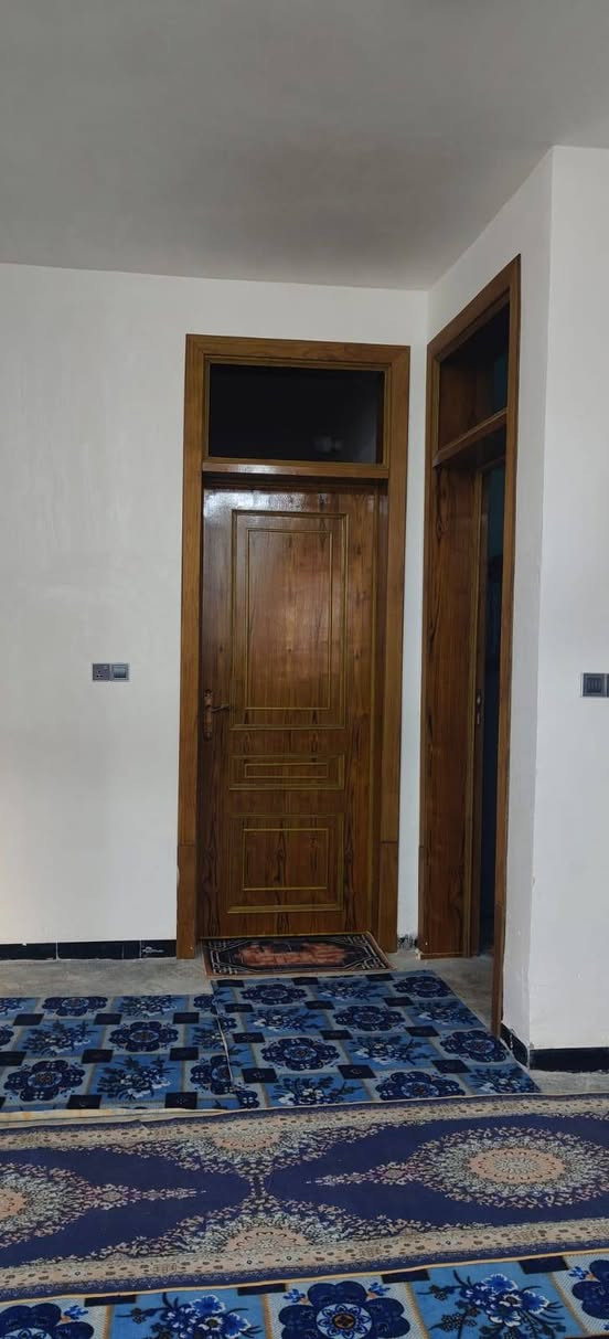 يالله بيت للبيع طابو زراعي سند25المساحه 200م ((( يرهم مراوس حسب الاتفاق عايز ارضيه  وسكف البتونه ))) بناء حديث 2025يتكون غرفتين صاله مطبخ ستقبال صحيات داخليه خارجية مناور بناء طابوق سقف مسلح خدمات كامله الموقع ممتاز كربلاء طويريج حي المستقبل مجمع طيبه قرب مدرسة الخوالد استفسار اكثر مراجعة مكتب الجمعيه للعقار مراسله واتصل  
*********** 
***********
