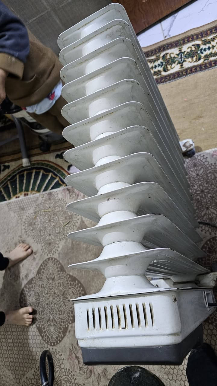 السلام عليكم صوبة زيتية 12 خانة صناعة تركية ضمان وليس صيني تدفئة خير من الله السعر 40 الف *********** واتساب (بلد)
