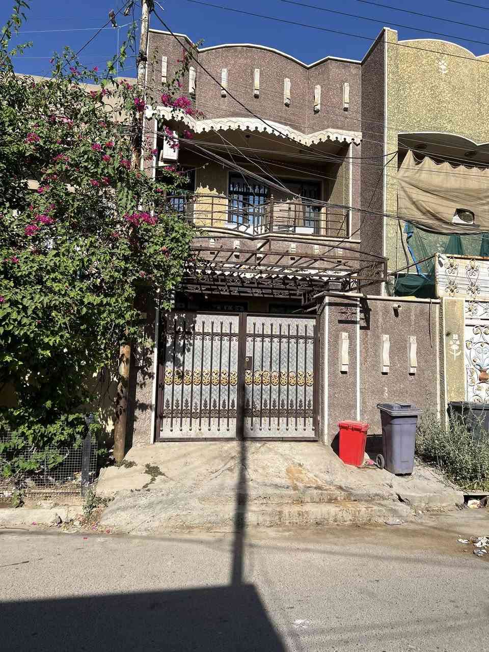 السلام عليكم بيت مساحه ١١٢   طابو ملك ٣ طوابق مكانه بغداد الشعب قرب شارع الصحه الجزائر سعرهه ٢٤٥  بناء حديث ***********
