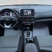 كونا موديل 2021 السعر140 محرك 2000 دوش وبيها مجال لون سمنتي  رادار 360...