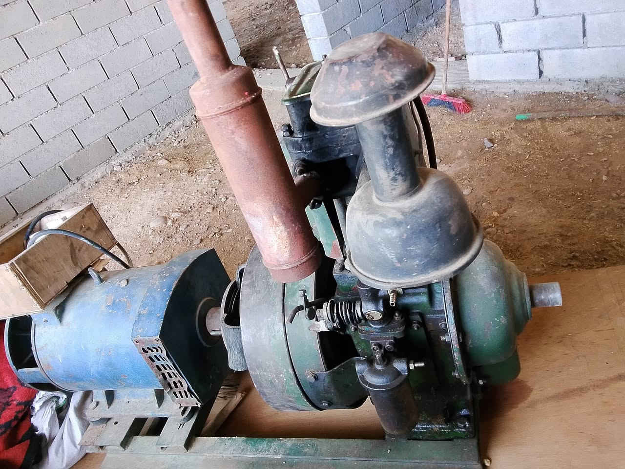 مولده للبيع 30امبير سعر اربعميه وخمسين وبي مجال رقم التلفون ***********
