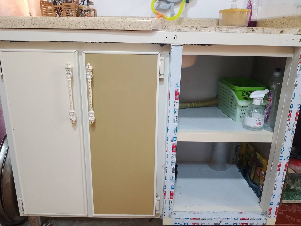 السلام عليكم كاونتر تفصال للبيع  نضيف الشراي خاص السعر 600 العنوان الشعب نهايت الفورتات قرب الجامع المحترك
***********
