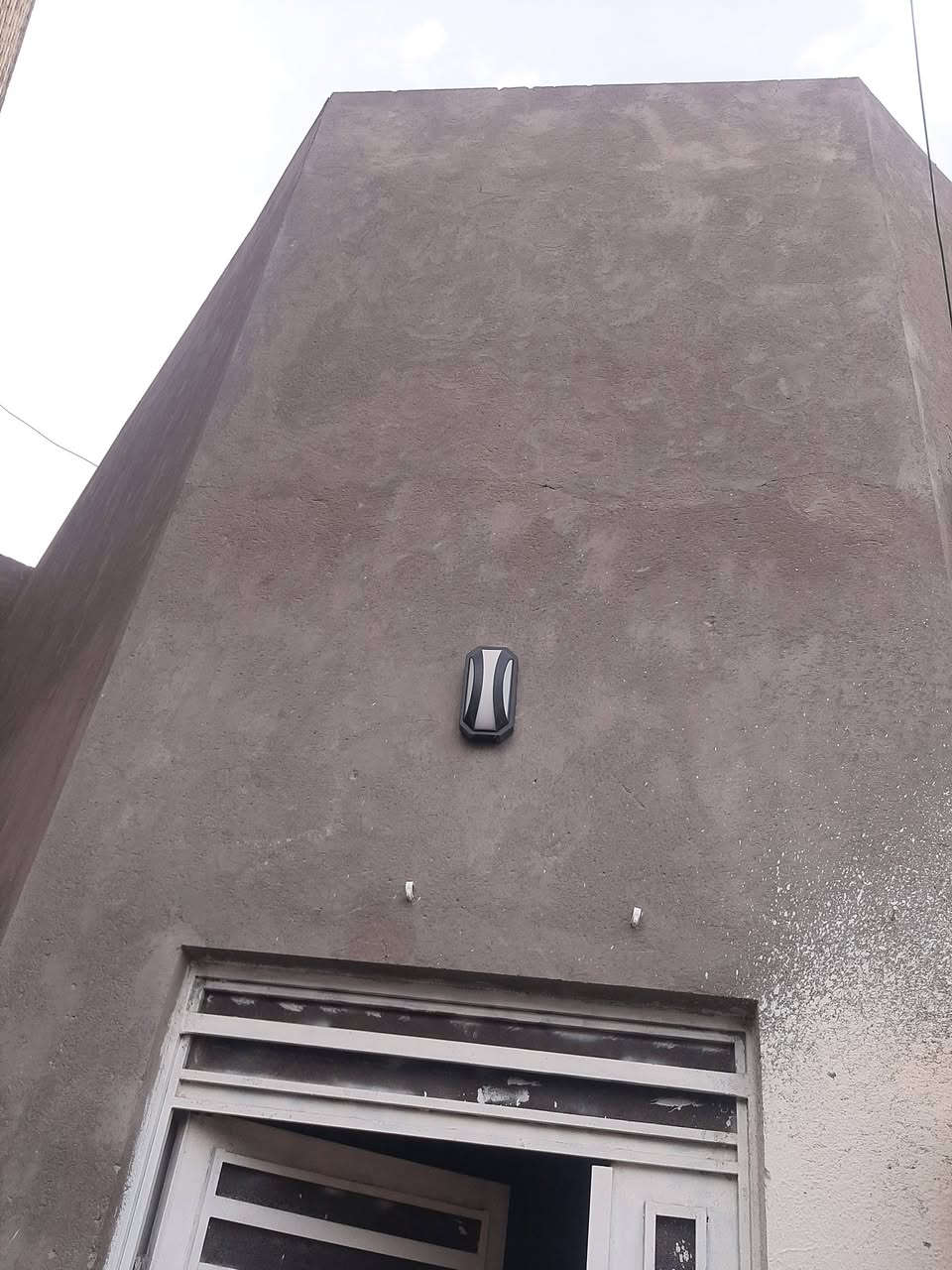 بيت ١٢٠ واجهه ٦ ونزال٢٠ حي اور نهاية سايدين المدرسة الايرانيه بيت على ساحه حديقه. ترمي جديد درجة أولى عكادة. 
استقبال صاله مطبخ غرفة منور حمامات خارجية وداخليه.
غرفة فوك بيتونه.
مطلوب عقاري ٨٠  وتسديد كل شهر ٣٩٠ والسعر اريد ١٤٥ يعني السعر الكلي ٢٢٥ .
تواصل على هذا الرقم ***********
