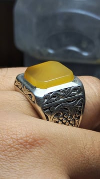 اللهم صل على محمد وآل محمد الطيبين الطاهرين يماني اصفر حر غير معالج قط...