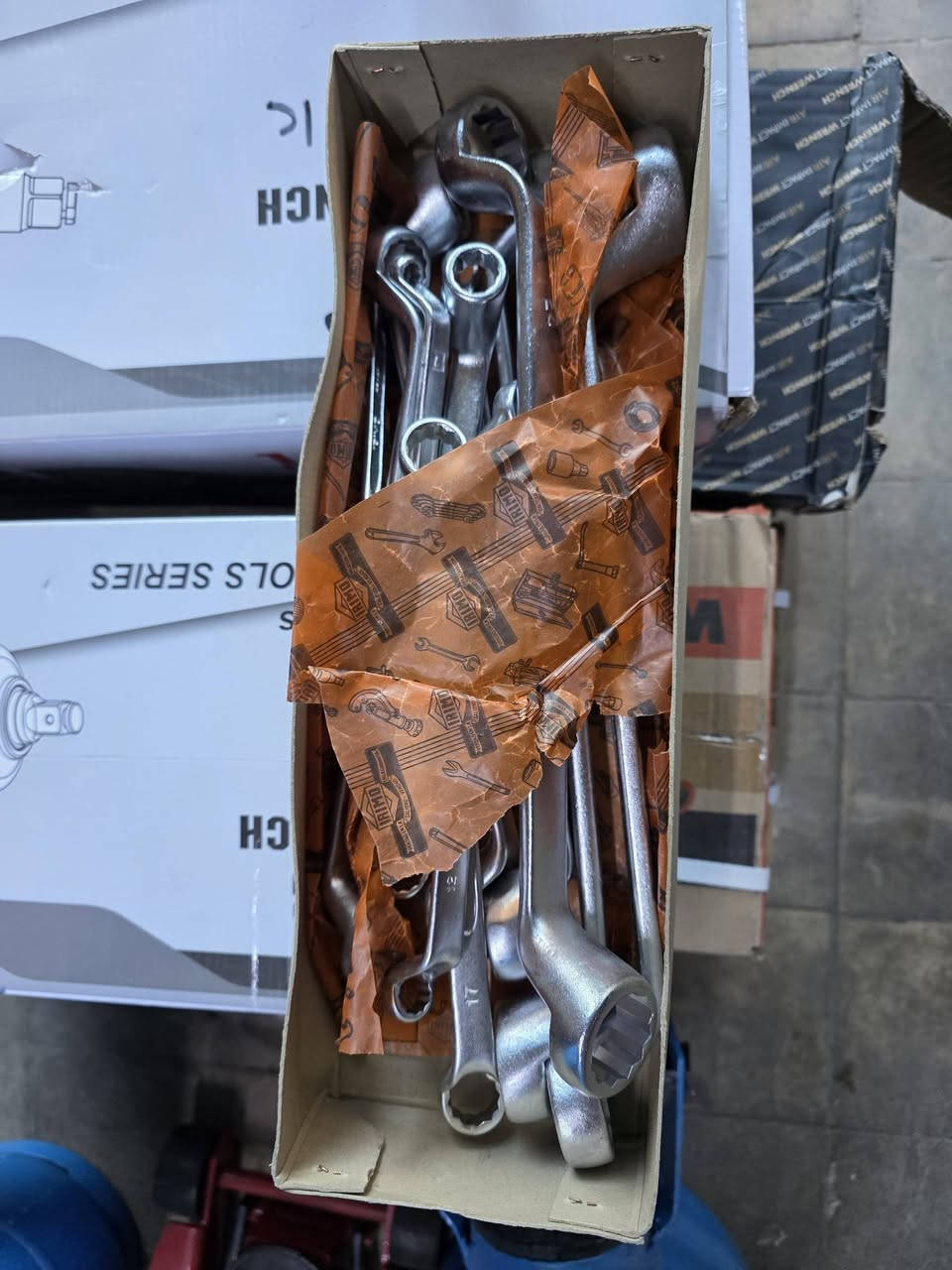 بوكس ايرمو اسباني قديم مال اهلنا الطيبين  من حجم ٦ الى ٣٢ السعر ١٠٠ الف
تـ 
***********
***********
