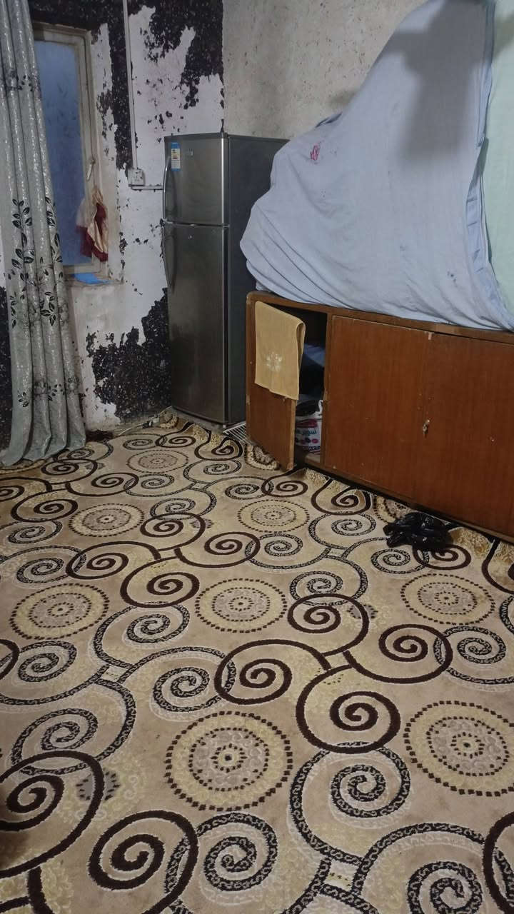 السلام عليكم توجد شقة للبيع طابق ثاني المكان البناء الجاهز قرب حسينة أهل البيت السعر 70وبيها مجال قليل الاتصال على رقم التالي  ‏‪***********‬‏
