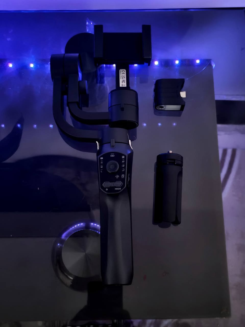 مانع اهتزاز مبايل ما مستعمل اهواي(Gimbal) 3 محاور مواصفاته وميزاته
الرئيسية:
زوايا الحركة : زاوية الإمالة 330 درجة، زاوية اللف 160 درجة، زاوية التحريك 360 درجة.

الوزن الصافي والحمولة الوزن الصافي 473 جرامًا، ويدعم وزن حمولة يتراوح بين 75 و 280 جرامًا.

البطارية بطارية بسعة 3600 مللي أمبير في الساعة توفر وقت تشغيل يصل إلى 10 ساعات.

السعر65 مع التوصيل التواصل ع الواتساب 
***********
