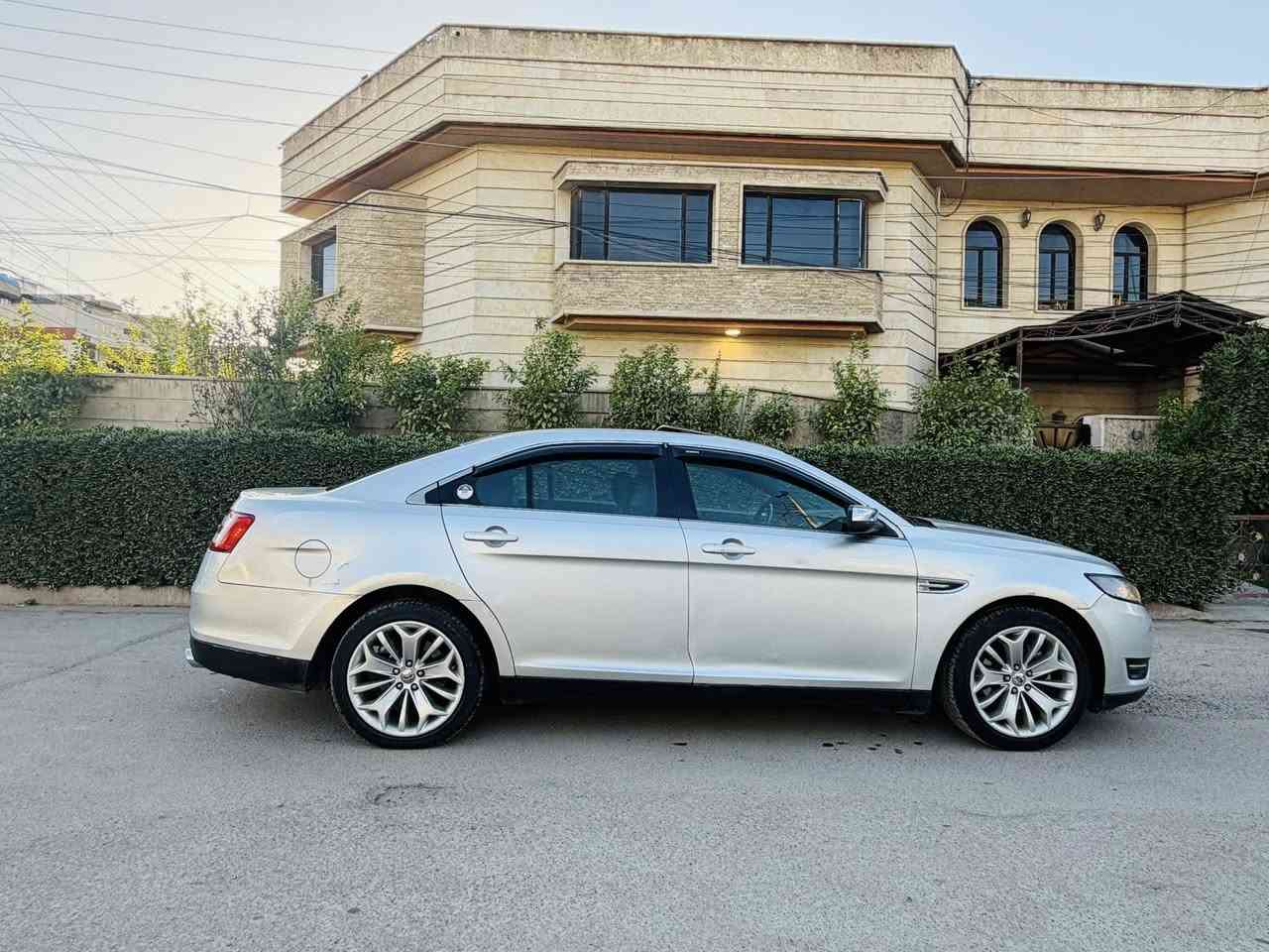 فورد تورس 2013 LIMTED فول مواصفات
محرك 3500 ( 6V )
(بصمة تشغيل وابواب - فتحة - كشنات جلد وكهرباء وتدفئة وتبريد وخزن - شاشة وسستم صوت سوني - حساسات ورادار - تحكم ستيرن - ستيرن كهرباء وغيرها من المواصفات )
رقم بغداد ( سنوية وهزة جديدة )
سيارة بدون اي نقص وشواصي ولغود سليمة
بيها 6 قطع صبغ اعتبرها حزام
السعر 105 ورقة 
للاتصال *********** اتصال وواتس اب
العنوان بغداد جانب الكرخ
غير متواجد ع الفيس
