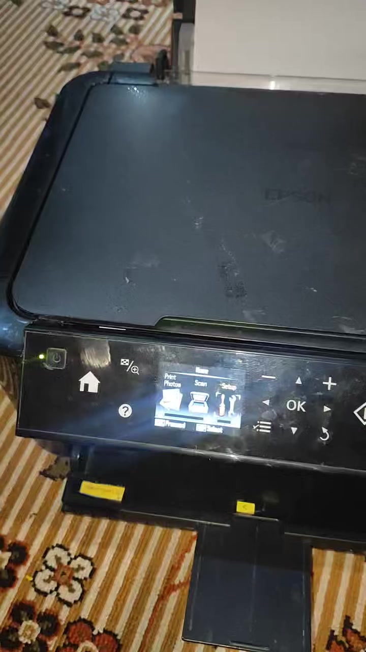 طابعة للبيع
السعر ٢٠٠ الف وبيها مجال 
Epson l850 
6 الوان 

المواصفات المميزة

وظائف متعددة: طباعة - نسخ - مسح ضوئي

تقنية EcoTank بخزانات حبر اقتصادية وعمر أطول

جودة طباعة عالية للصور والمستندات

تكلفة طباعة منخفضة بالحبر السائل

ألوان دقيقة وجودة ممتازة للصور 

دقة الطباعة 1440 × 5760 نقطة في البوصة


**إذا كنت صاحب هذا الإعلان وتريد حذفه لأي سبب، رجاءا أرسل رسالة إلى الدعم الفني**