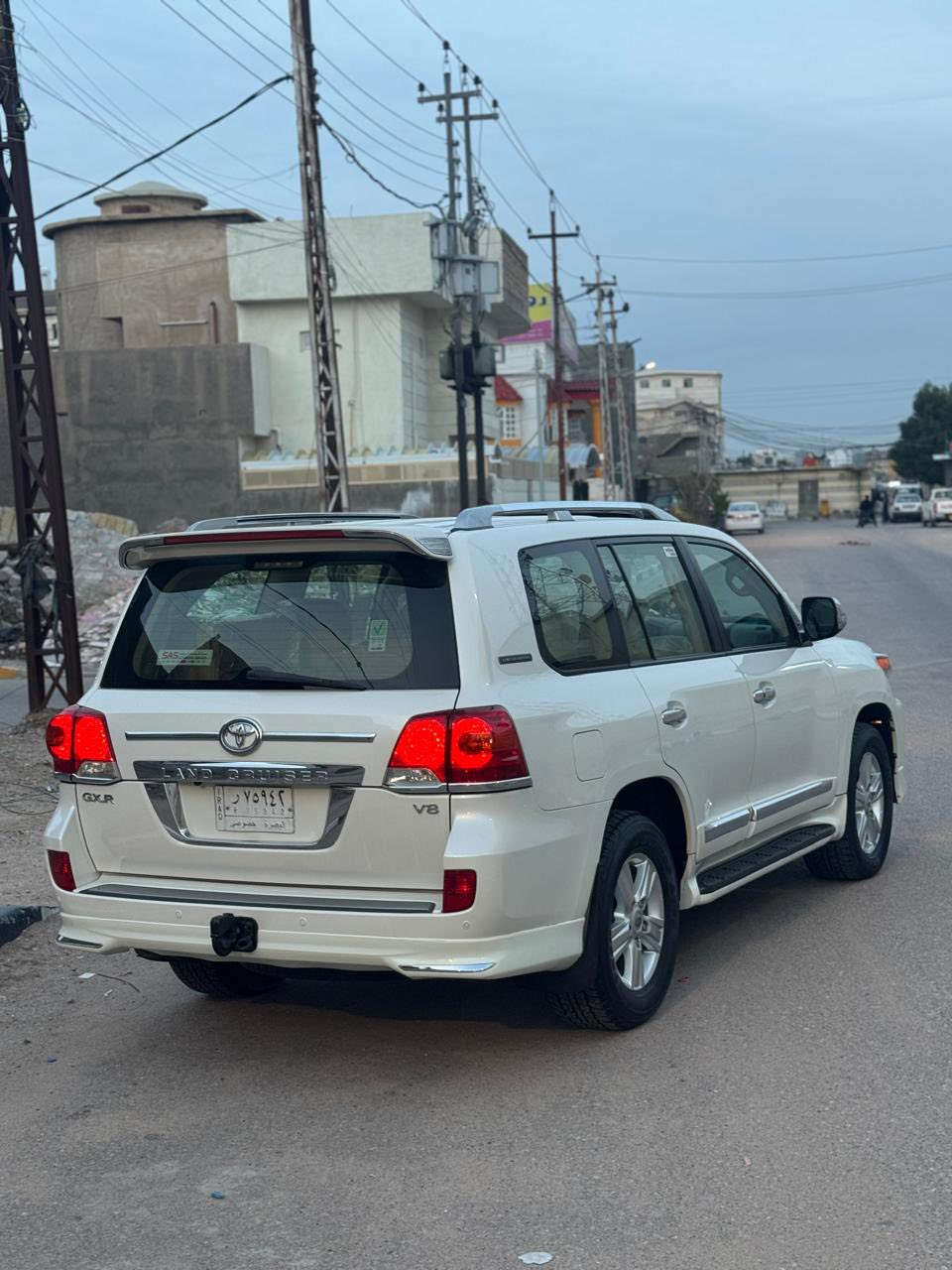 سلام عليكم ورحمة الله
لاندكروز مديل 2015  -8V- سلندر بريم ام طفاية 
سيارة كفالة عامة كلش  مكينية كير كفالة 
ماعدة بارد واحد صغير فقط 
ماشية 120,000 سيارة جاهزة تخم تاير حدادية مال جني 

الاستفسار: ‭٠٧٧٠ ٥٧٨ ٧٥١٠‬
مكاني بصرة
