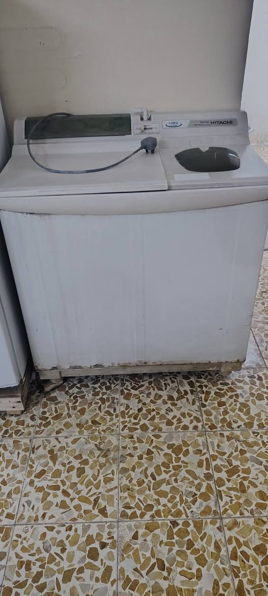 غساله هيتاشي باب اول9كيلو السعر 70وبيها مجال بصيط مكاني حي الانتصار ***********
