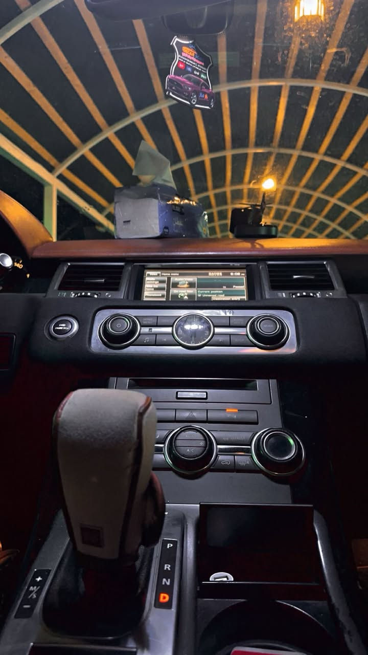 سلام عليكم  رانج مديل 12 خليجي بسمي مناقصه ايشي جكات تنزل وتصعد مكينه 8 عادي  مكاني كربلاء اي استفسار ***********
