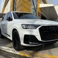 اودي Q7 • ٢٠٢٣ • ٢٧٠٠ مايل