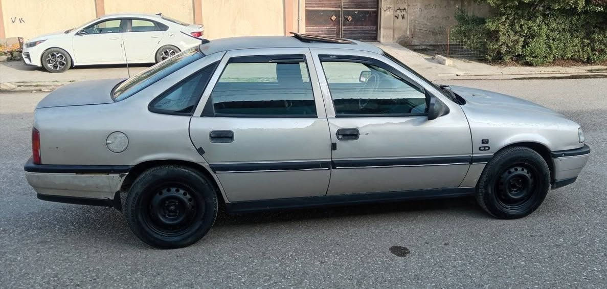 سيارة فكتره للبيع
محرك شرط كير شرط ٢٠ 
رقمه نينوى الماني شرعي موجود 
موديل ٩٢ بطاقة بانزين بي مابيها ضرر
 *********** 
***********
اذا شراي خابر ع رقم موجود
