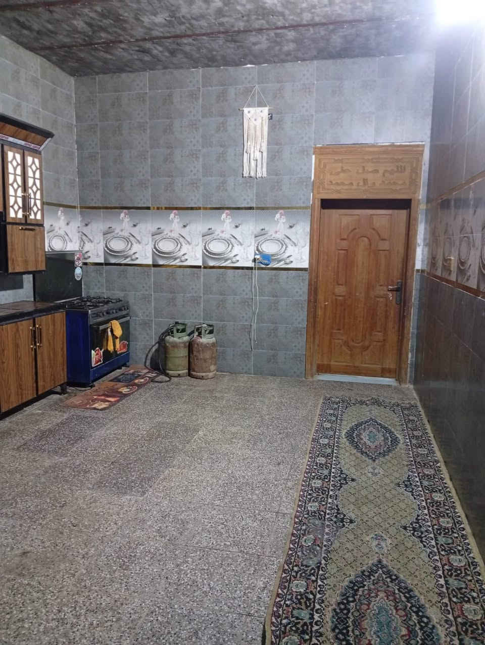 السلام عليكم بيت زراعي للبيع بمساحة920 متر بناء البيت ٢٠٠ متر يتكون من صالة وغرفتين وبراني ومجمع صحيات العنوان بين السماوة والوركاء ٥٠ متر عن الشارع الرئيسي الاستفسار ***********
