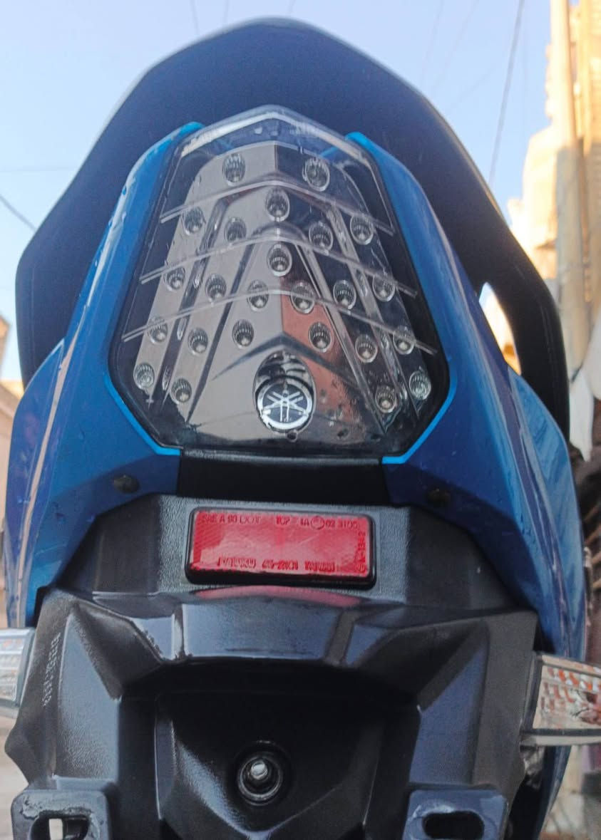 السلام عليكم دراجه ثعلب (GTR) للبيع دراجه مال رمبه مكفولة
 من التاير للتاير اي نقص ما بيها وما مجفته كهربائيات كلها شغاله عداد الكتروني كلجات رياضيه تايرات جدد
ماستعجل على بيعتها السعر 
975 الف 
مكان الدراجه بغداد الحريه
*********** بغداد, العراق
