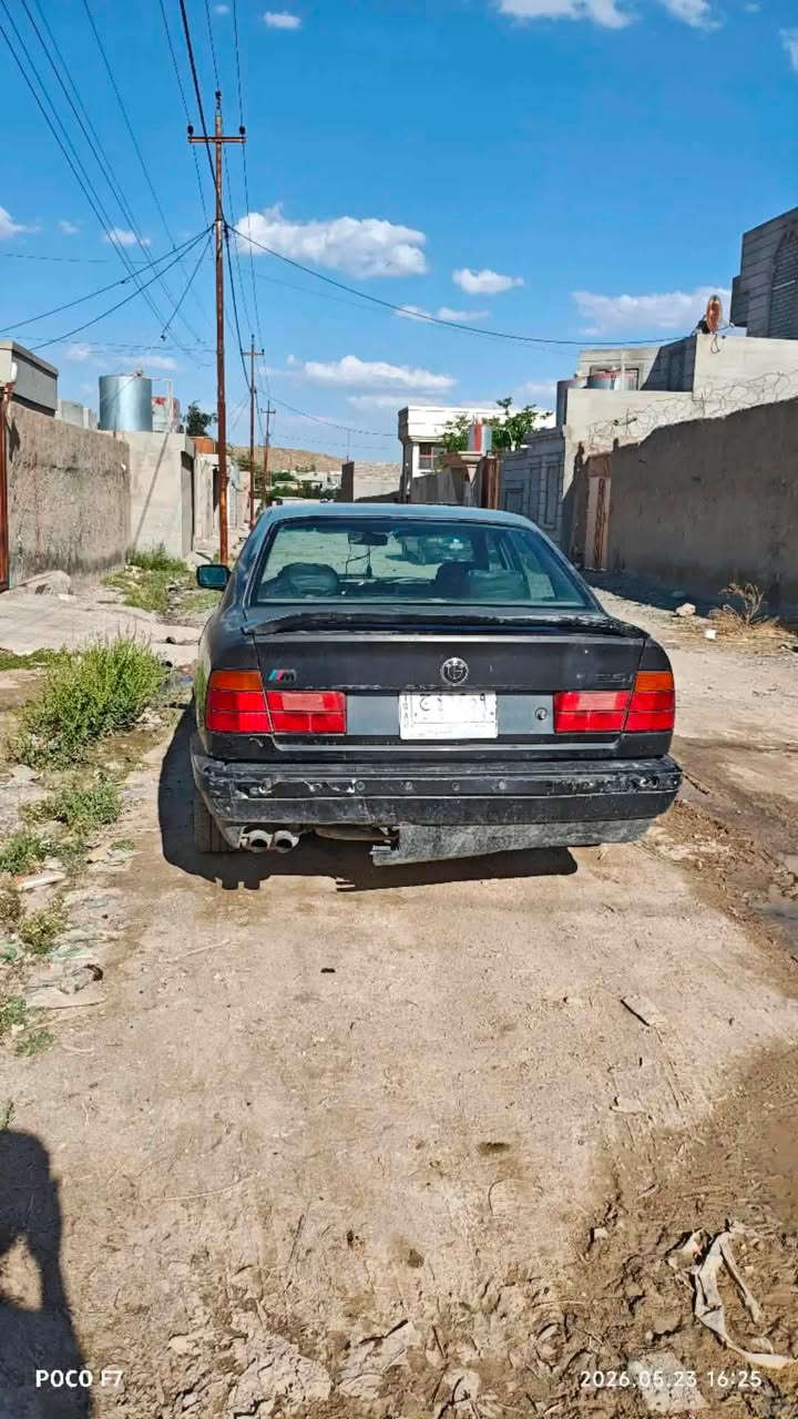 السلام عليكم 
للبيع BMW 
525
گير عادي 
رقم نينوى 
سنوية لل 2029
السعر 30$ وبيها مجال بسيط 
للاستفسار اكثر 
***********
***********

