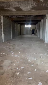 مخزن الايجار طول 28 متر وعرض 5 ونص موقع مقابيل محطه بنزين ابو عجاج مجا...