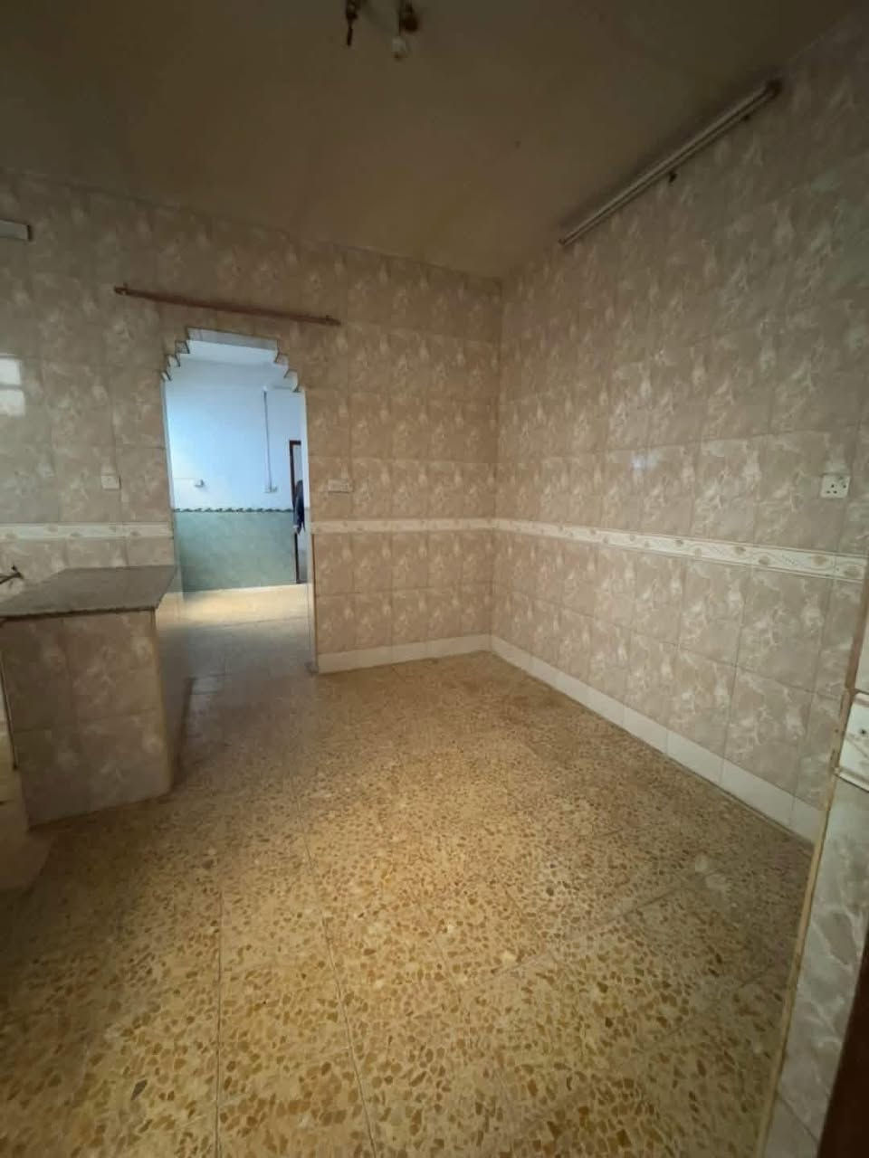 بيت 🏡 اجار حي السلام 100 متر طابق واحد  تفاصيل البناء  غرفه وصاله ومطبخ وستقبال وصحيات قرب شارع المطبات  التواصل مكتب دار السلام  *********** وليد الشباني
 *********** امير التميمي #سلام #سلام #نجف
