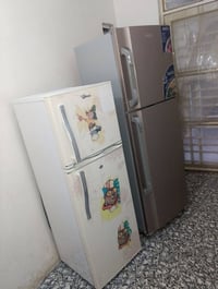 على بركة الله  ثلاجات عدد 2 للبيع  الأولى سلفري لونها حجم 20 قدم  الثا...