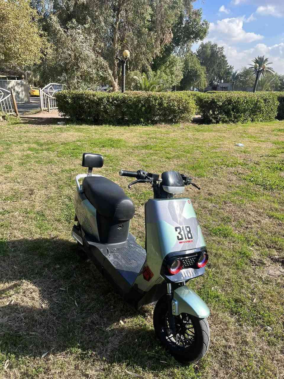 السلام عليكم دراجه شحن 318
للبيع ب600وبيه مجال
سرعه بل عداد 95حقيقي80
ملف2000
ست بطاريات
مابيه عطل بس الهورن 
تاير خلفي جديد
وتساب ***********
